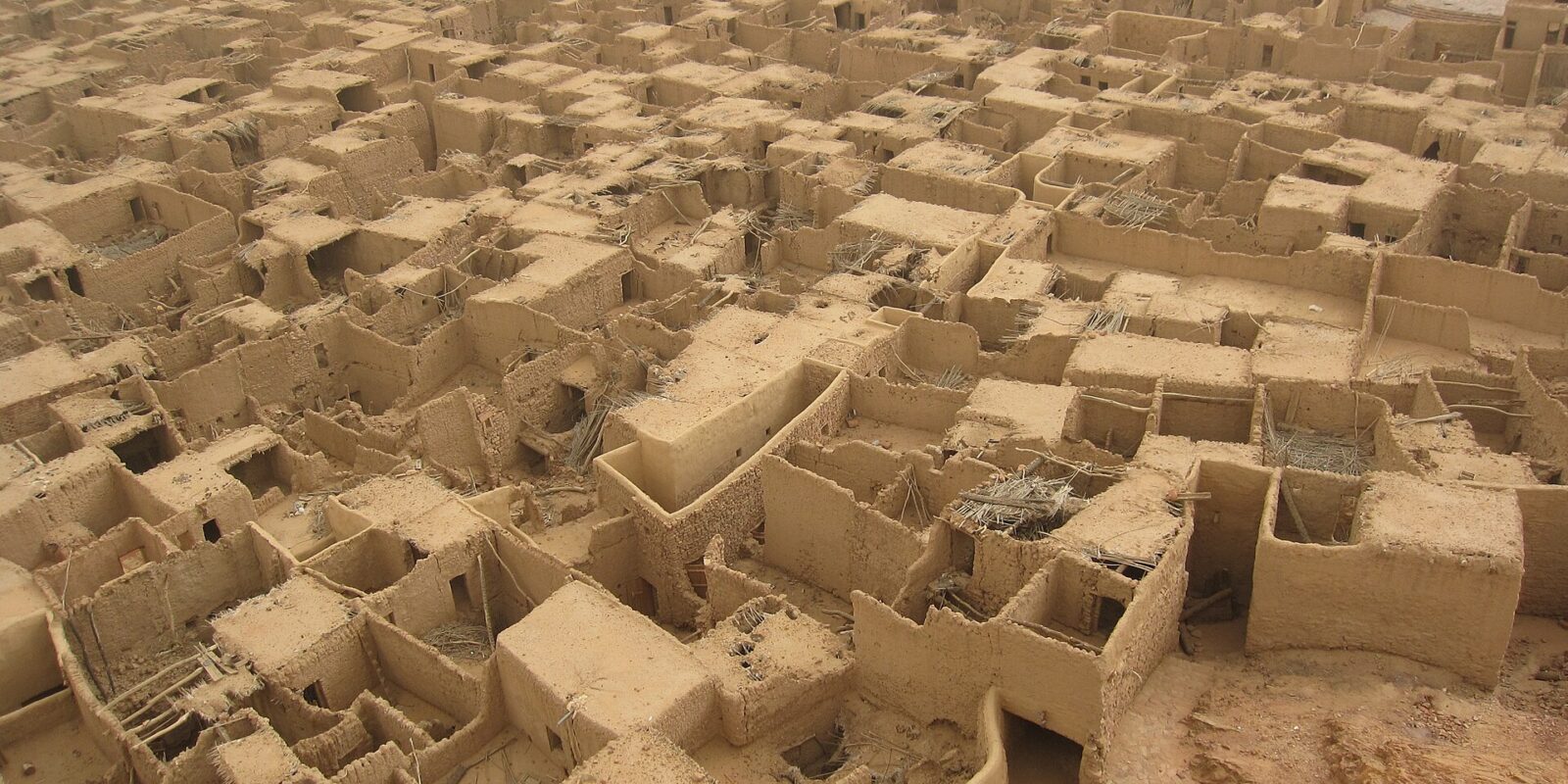 Restored mudbrick lanes of AlUla Old Town, the heritage side of the alula old town vs desert resorts choice